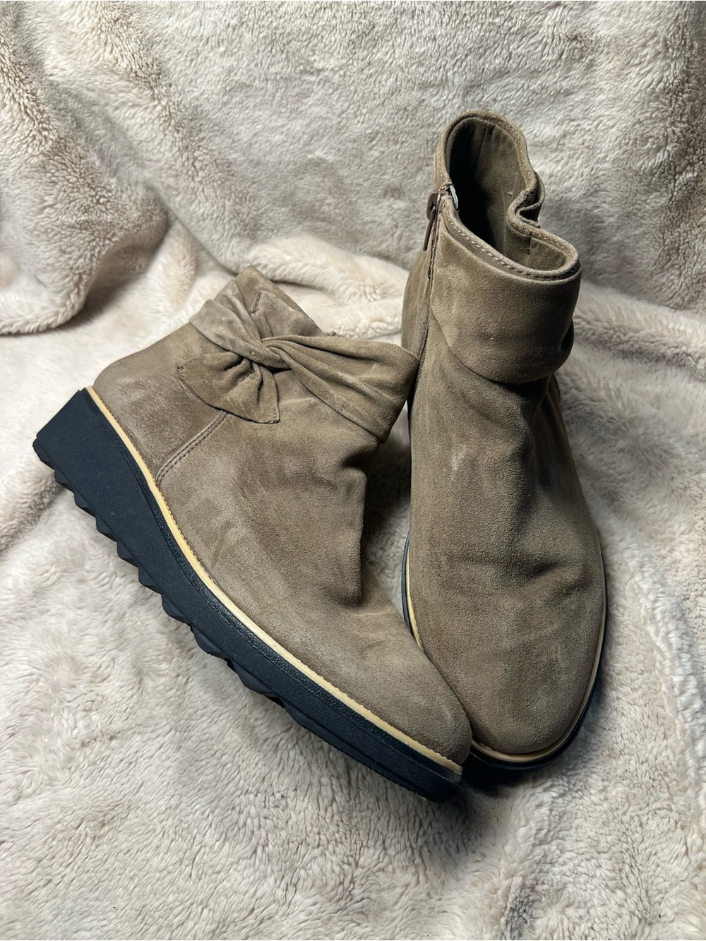 Clarks Collection Sharon Salon ankle boots Size 12